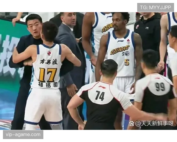 篮球规则解析：防守犯规和进攻犯规区别详解